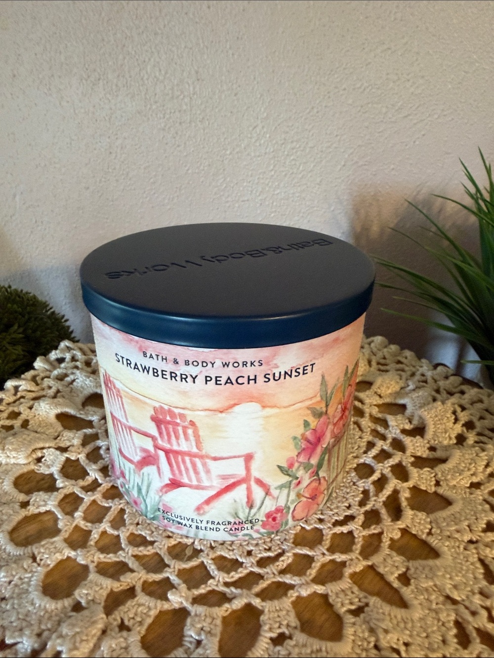 Bath & Body Works Strawberry Peach Sunset Candle with Blue Lid